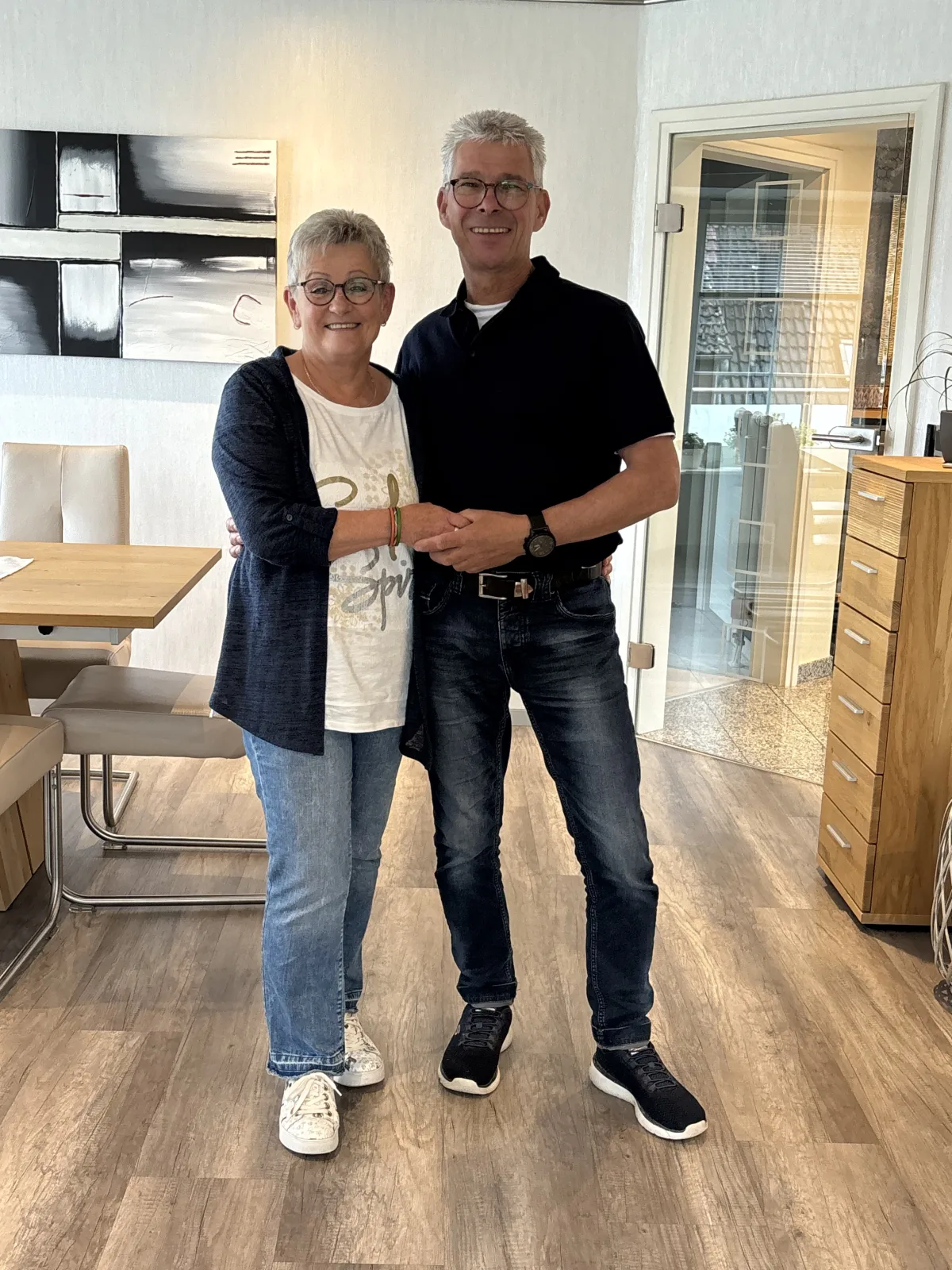 Stefan Ulfig und seine Frau in ihrem Zuhause in Söhrewald